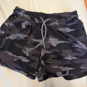 Cami black Athleta shorts size 10/12 large in Girls